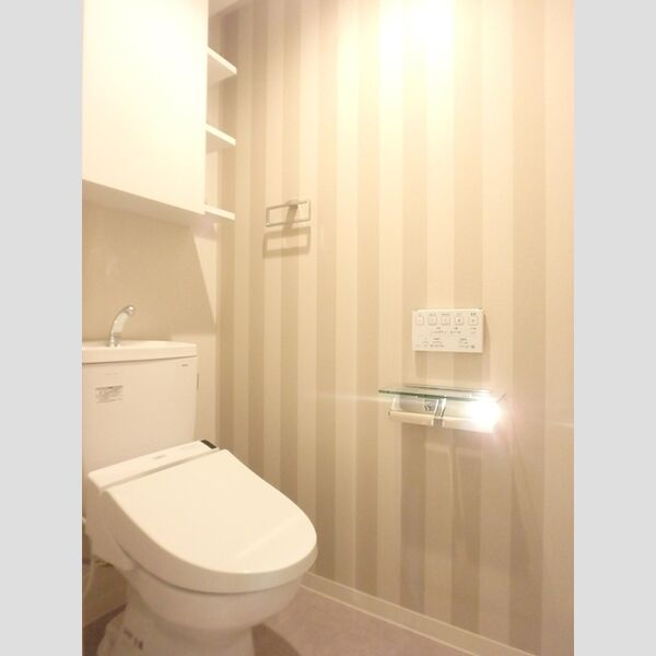 トイレ (704温水洗浄暖房便座)