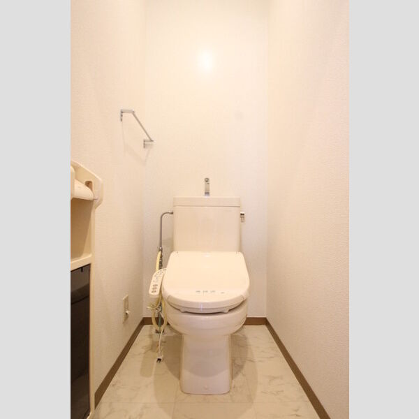 トイレ (トイレ)