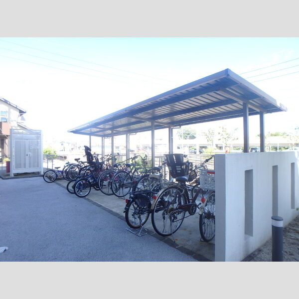 現地周辺 (駐輪場)