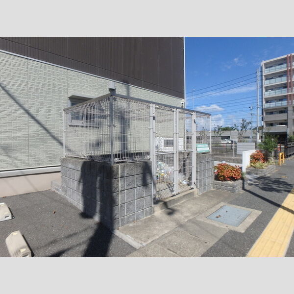 現地周辺 (ゴミ置場)