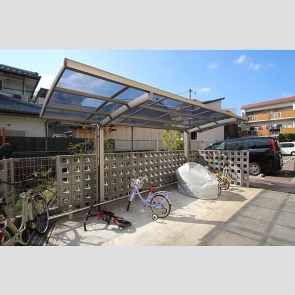 現地周辺 (駐輪場)