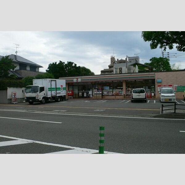 現地周辺 (セブンイレブン福岡地行4丁目店(365m))
