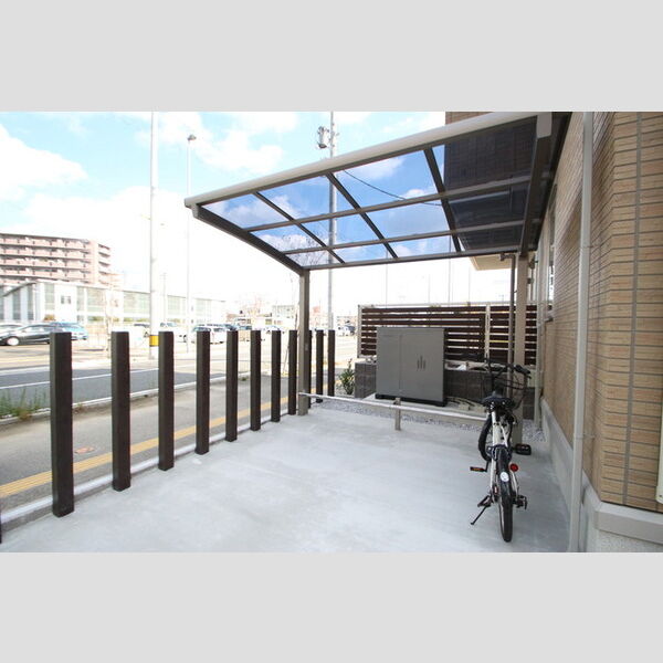 現地周辺 (駐輪場)