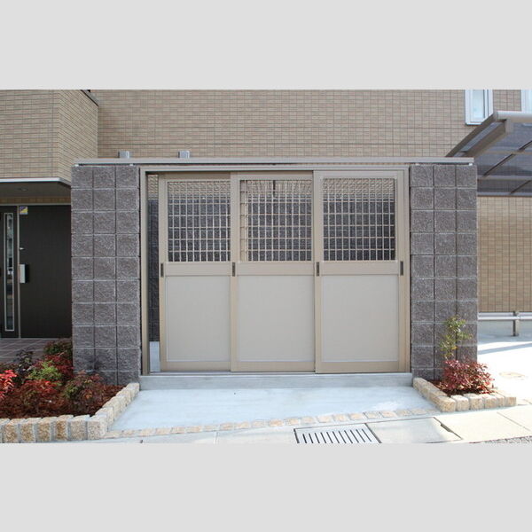 現地周辺 (ゴミ置場)