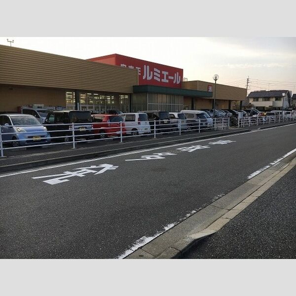 現地周辺 (ルミエール今宿店　739.7m)