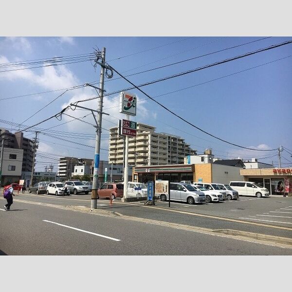 現地周辺 (セブンイレブン今宿駅前店 306m)