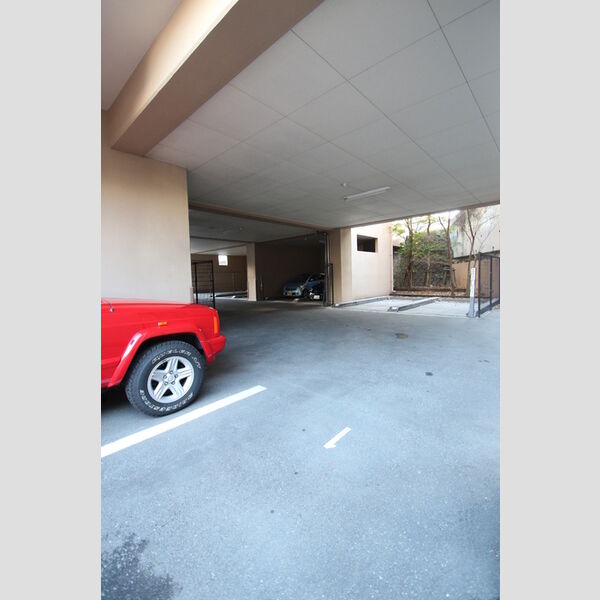 駐車場 (駐車場)