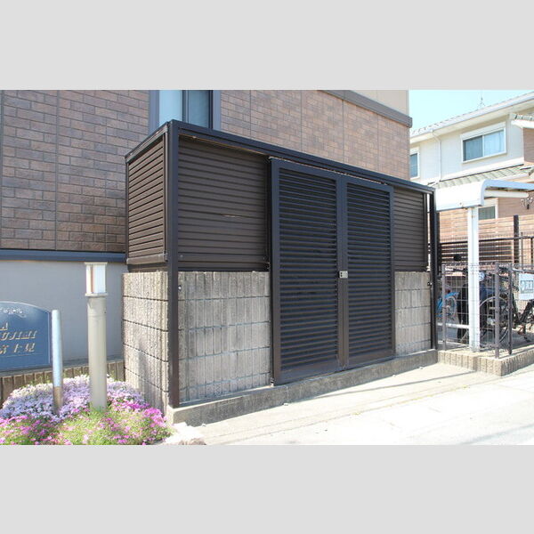 現地周辺 (ゴミ置場)