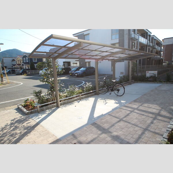 現地周辺 (駐輪場)