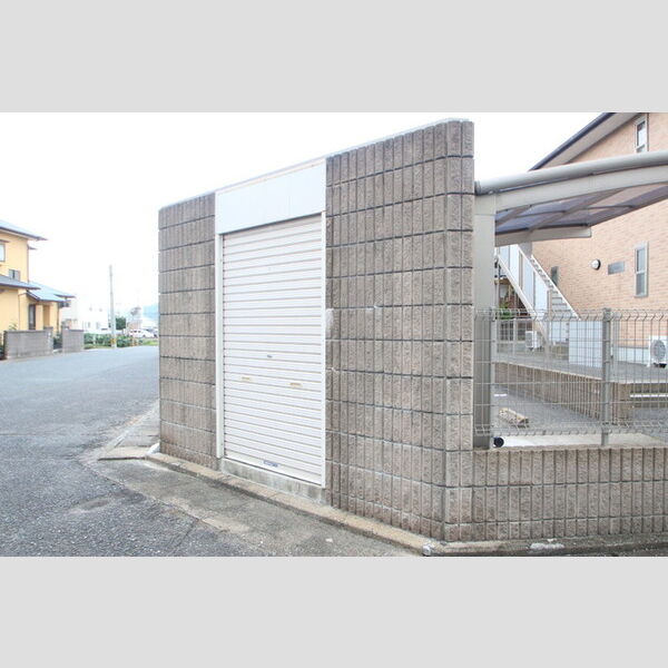 現地周辺 (ゴミ置場)