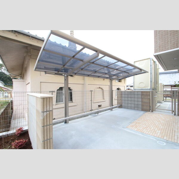 現地周辺 (駐輪場)