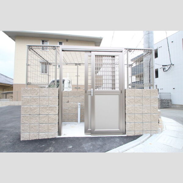 現地周辺 (ゴミ置場)