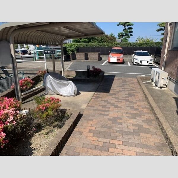 現地周辺 (駐輪場)