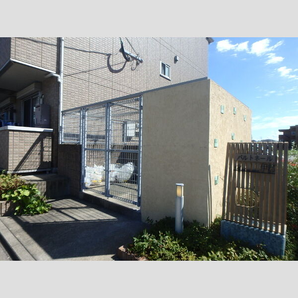 現地周辺 (ゴミ置場)