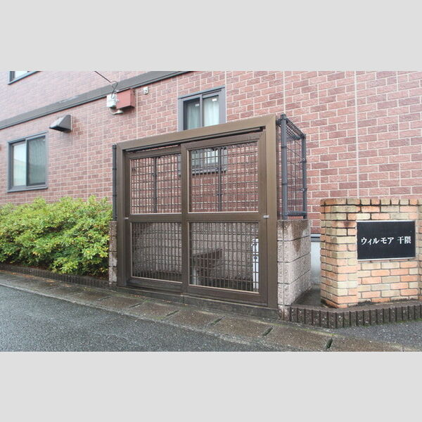 現地周辺 (ゴミ置場)