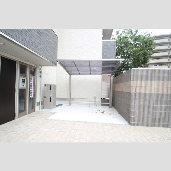 現地周辺 (駐輪場)