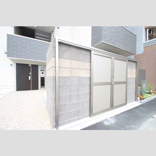 現地周辺 (ゴミ置場)