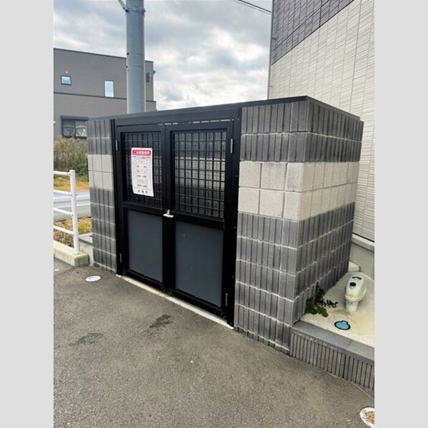 現地周辺 (ゴミ置場)