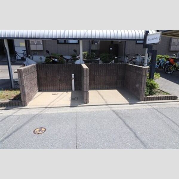 現地周辺 (ゴミ置き場)
