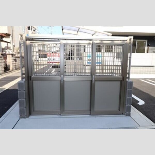 現地周辺 (ゴミ置場)