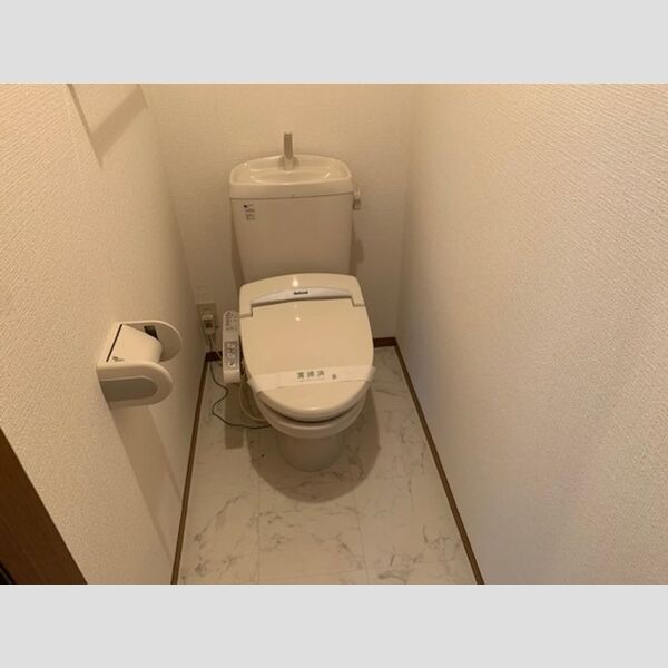 トイレ (トイレ)