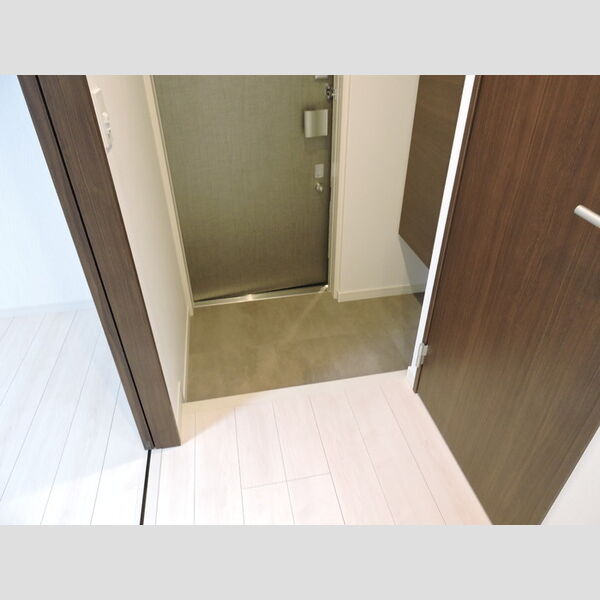 玄関 (玄関 302)