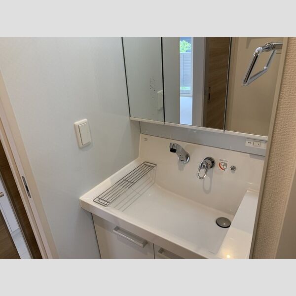 洗面所 (洗面所　101)