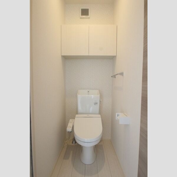 トイレ (B102　温水洗浄暖房便座)