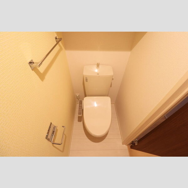 トイレ (トイレ　107)