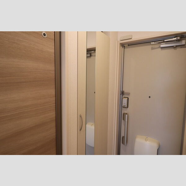 玄関 (B107 玄関)