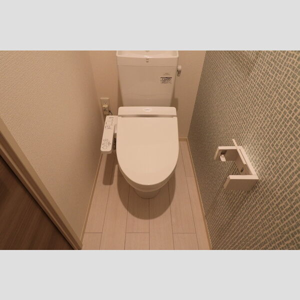 トイレ (B107 温水洗浄暖房便座)