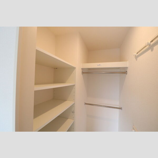 収納 (B107 ウォークインクローゼット)
