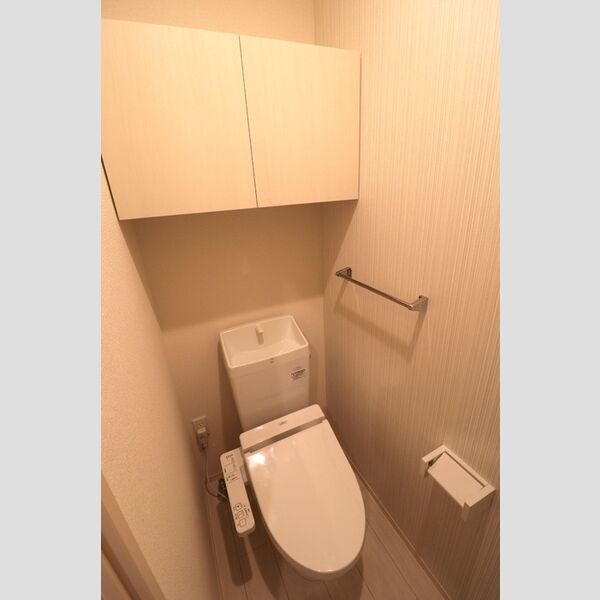 トイレ (A102　温水洗浄暖房便座)