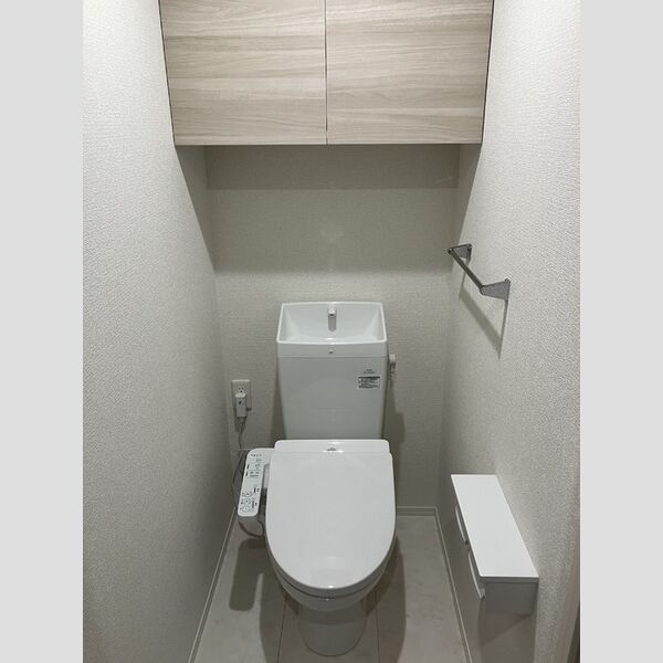 トイレ (302　温水洗浄暖房便座)