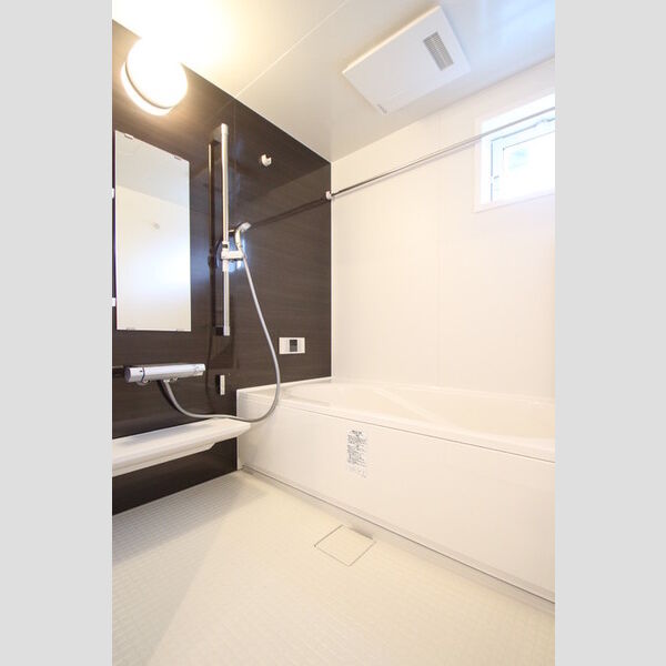 バス (一坪風呂/追い焚き給湯・浴室換気乾燥機)