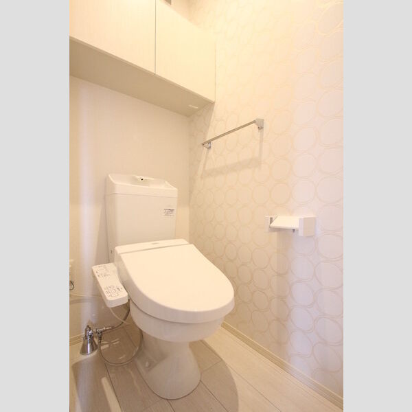 トイレ (温水洗浄暖房便座)