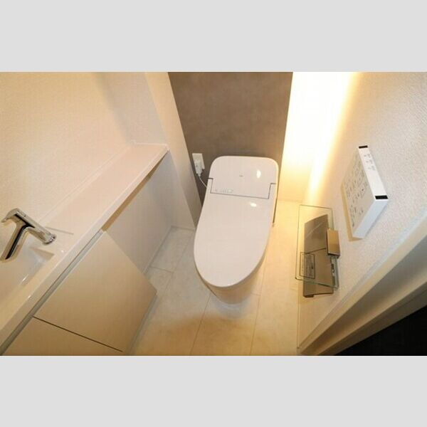 トイレ (温水洗浄暖房便座)