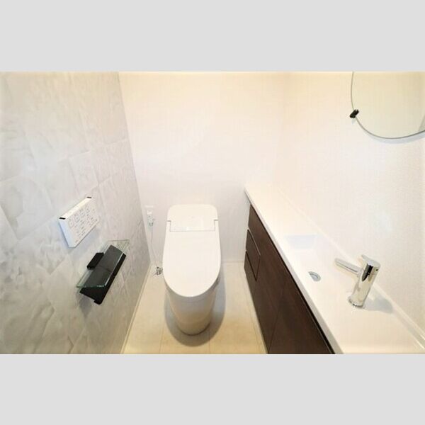 トイレ (温水洗浄暖房便座)