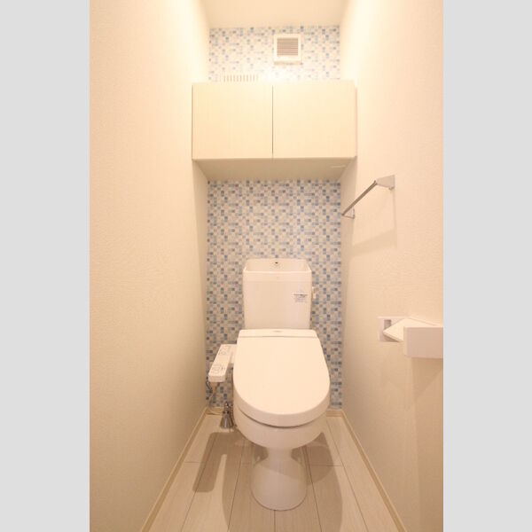 トイレ (温水洗浄暖房便座)