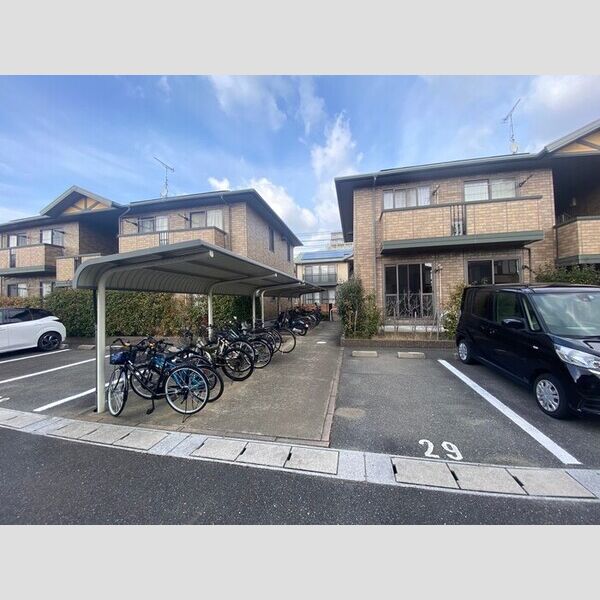 現地周辺 (駐輪場)