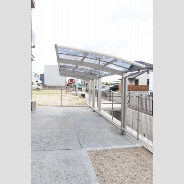 現地周辺 (駐輪場)