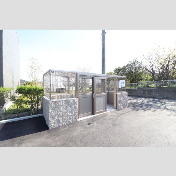 現地周辺 (ゴミ置き場)