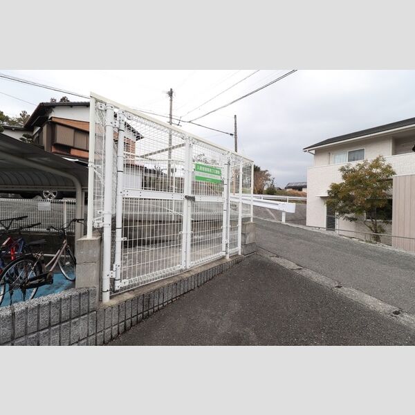 現地周辺 (ゴミ置場)