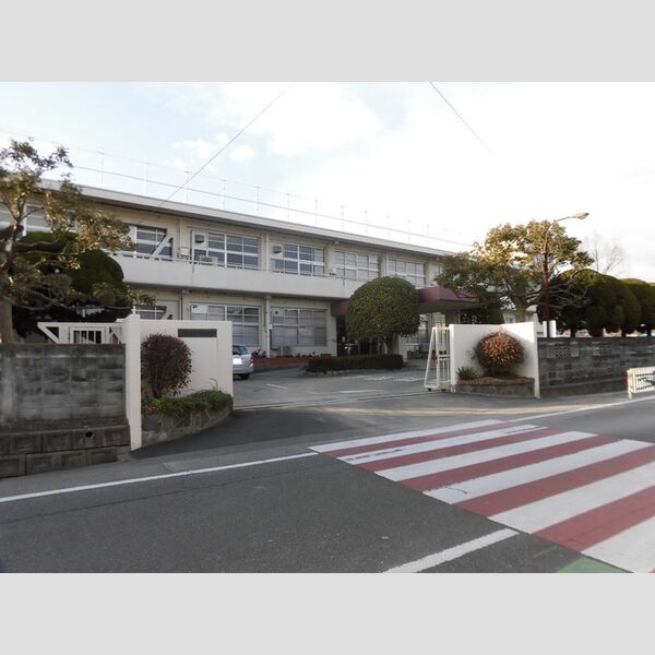 現地周辺 (粕屋町立仲原小学校まで1093m)