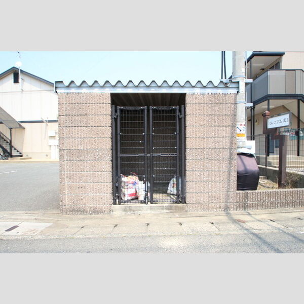 現地周辺 (ゴミ置場)