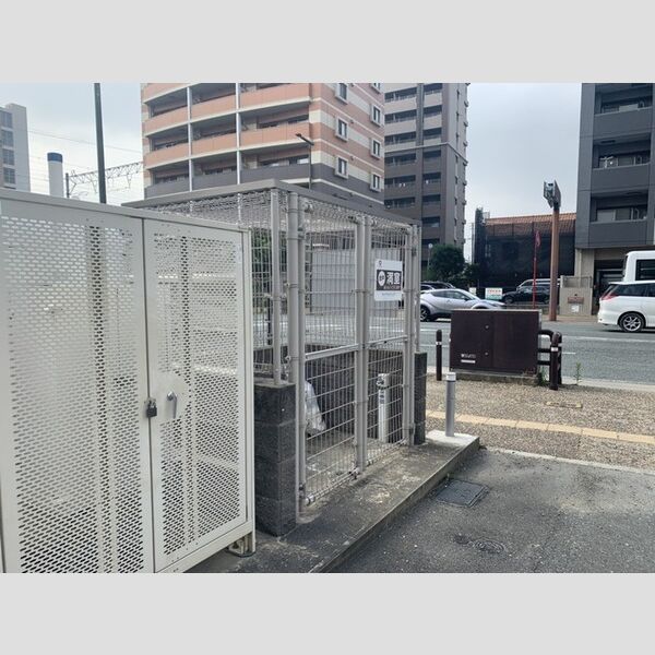 現地周辺 (ゴミ置き場)