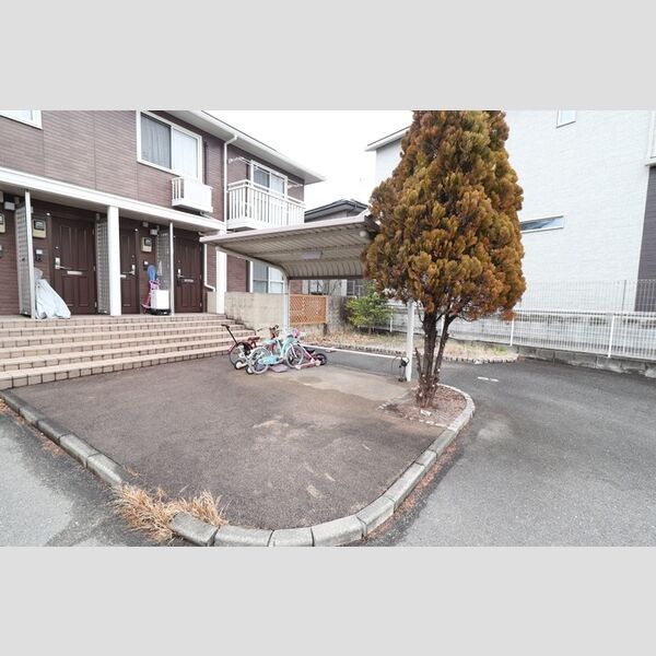 現地周辺 (駐輪場)