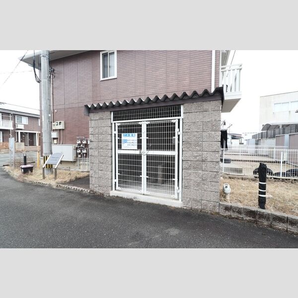 現地周辺 (ゴミ置場)