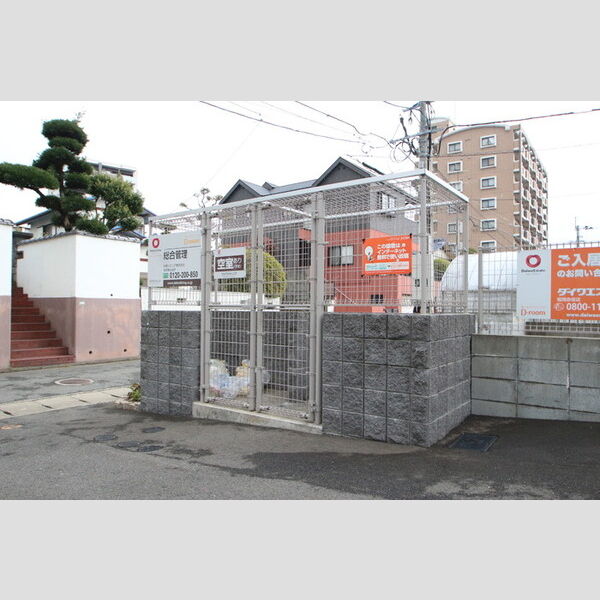 現地周辺 (ゴミ置場)