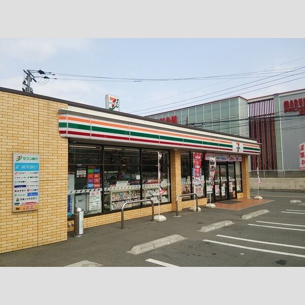 現地周辺 (セブンイレブン　福岡二又瀬店　834m)